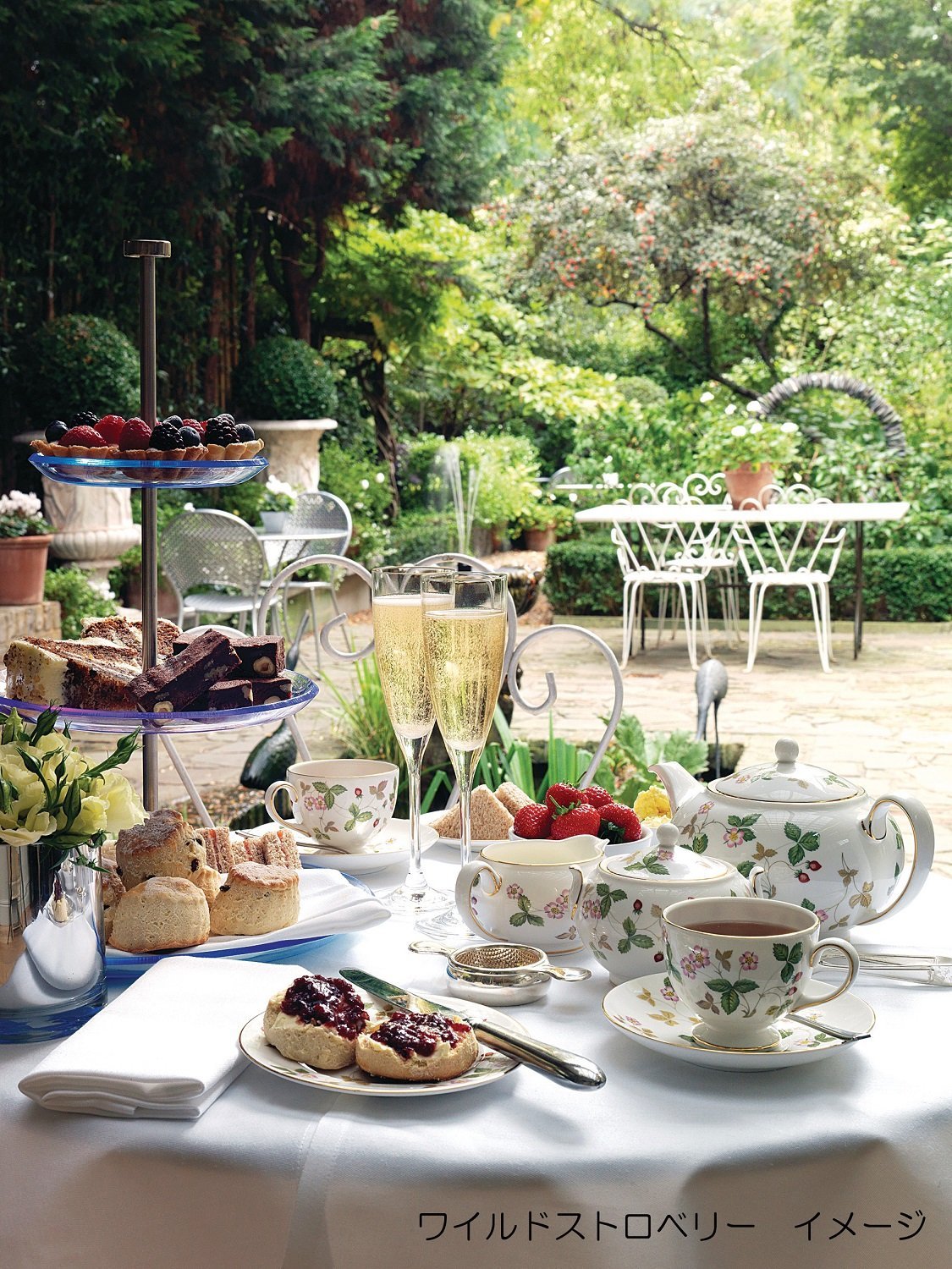 Wedgwood Wild Strawberry Open Oval Serving Dish, 9.9", Multi