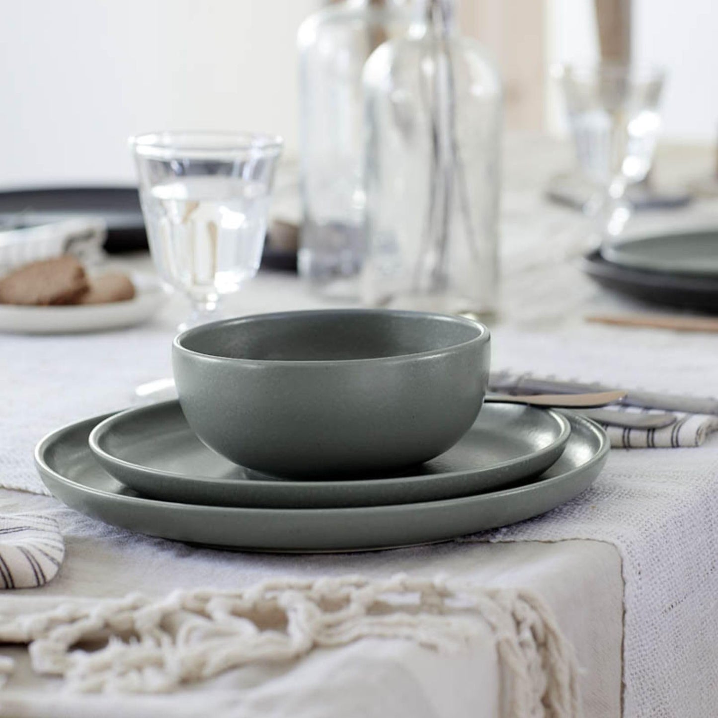 Casafina Ceramic Stoneware Serveware - Pacifica, Vermont, & Monterosa Collections | Microwave, Oven & Freezer Safe Dinnerware | Food Safe Glazing | Restaurant Quality