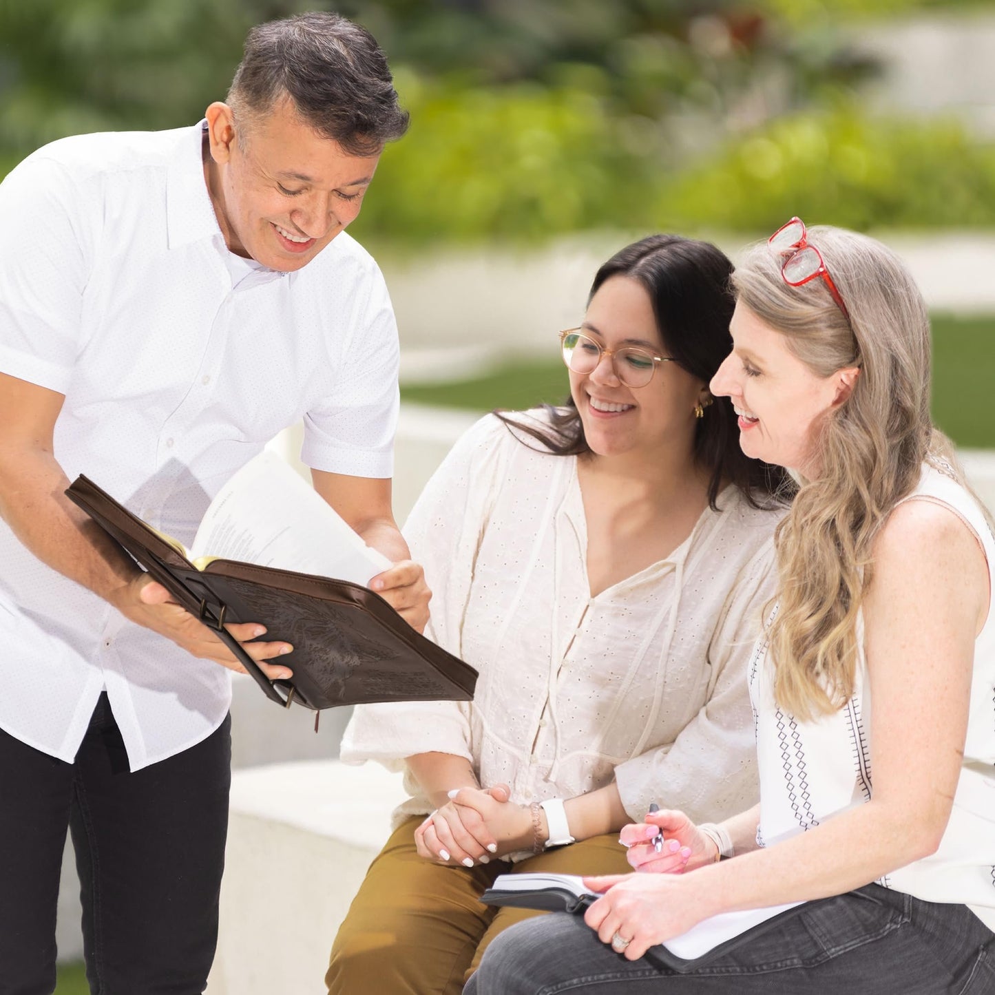 Christian Art Gifts Men's Classic Bible Cover The Lord is My Strength Lion Exodus 15:2, Brown Faux Leather