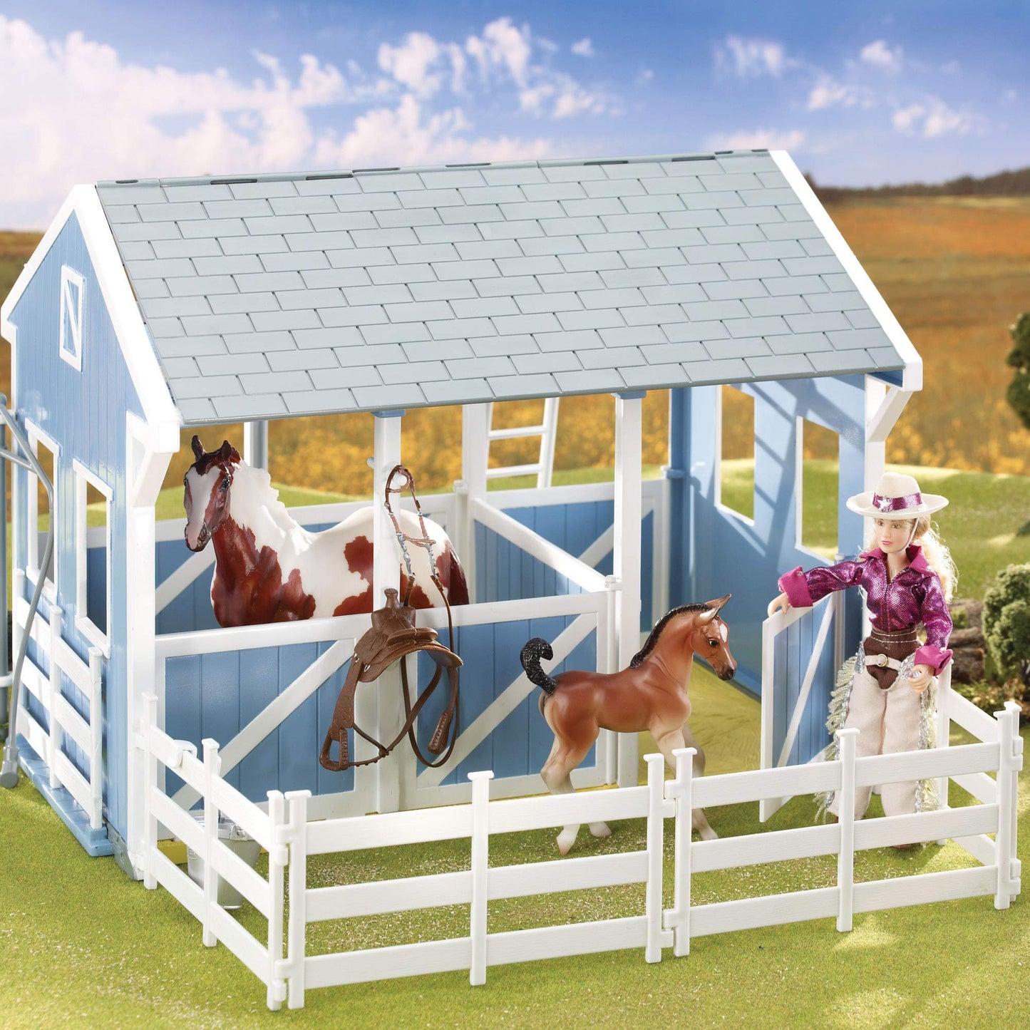Breyer Freedom Series (Classics) Country Stable with Wash Stall | 15" x 9.5" x 12" | 1:12 Scale | Blue and White | Model #699