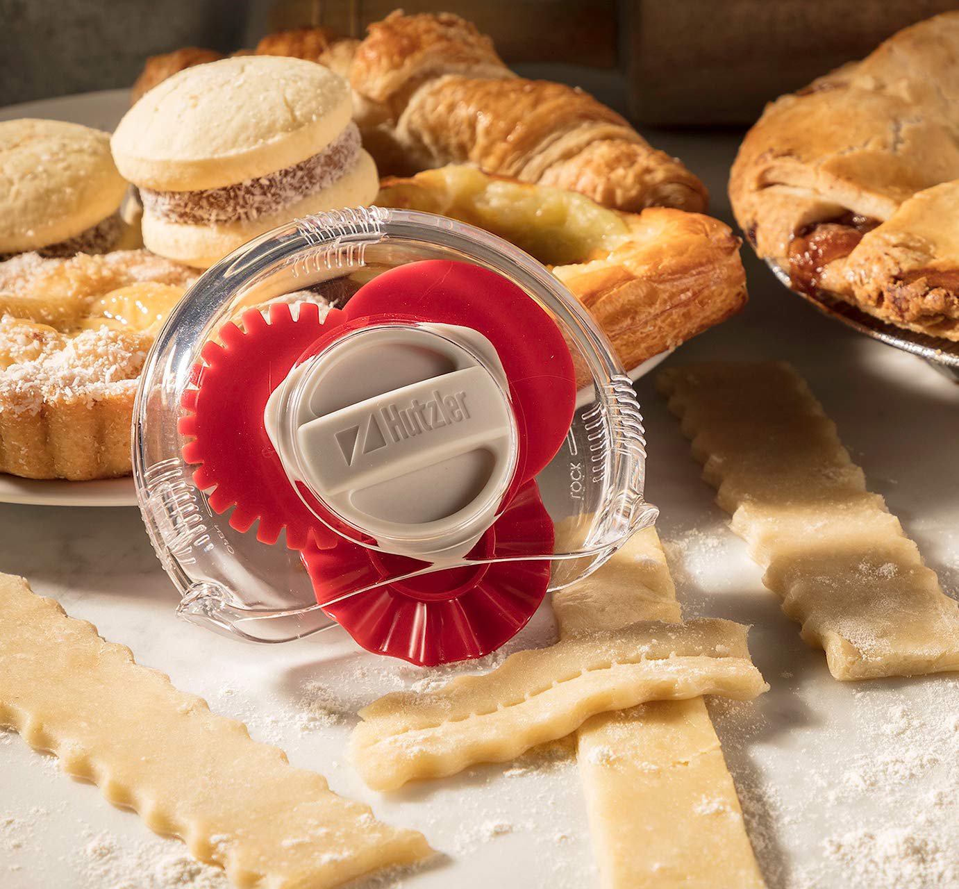 Hutzler Adjustable Pastry Wheel, Red