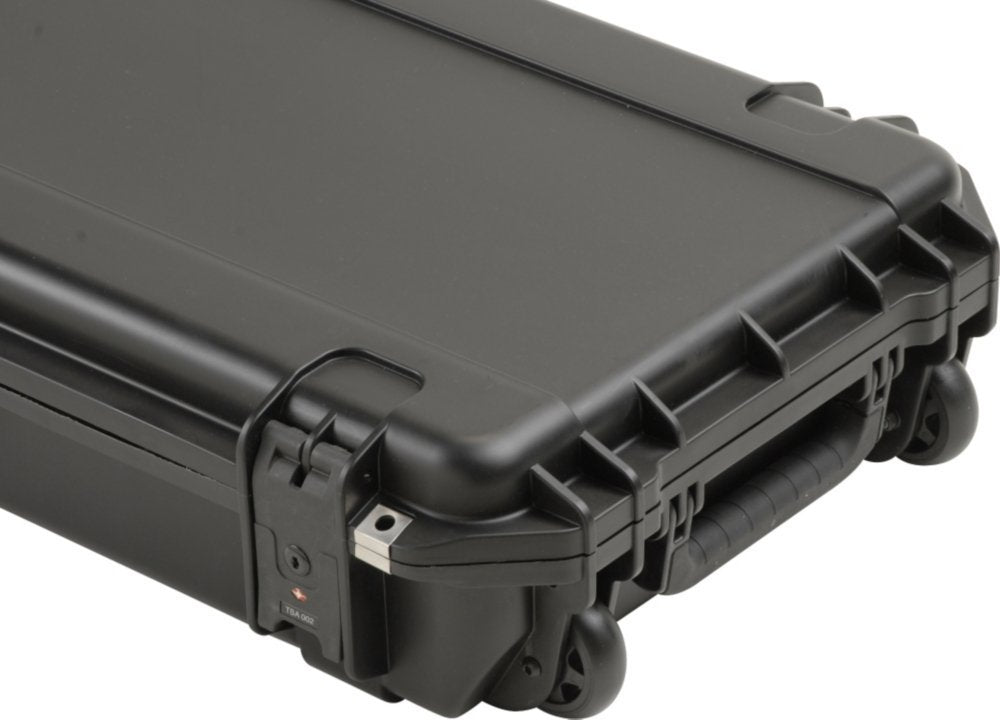 SKB Injection molded Les Paul Flight Case - TSA Latches, w/wheels