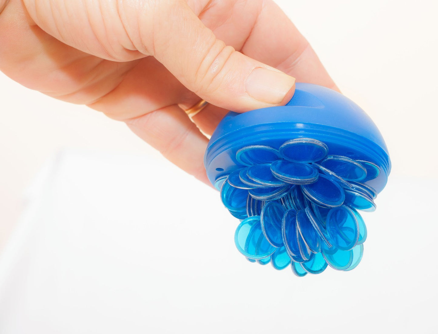 Purple Bingo Ball Magnet With 100 Magnetic Chips (Item No. 53493)