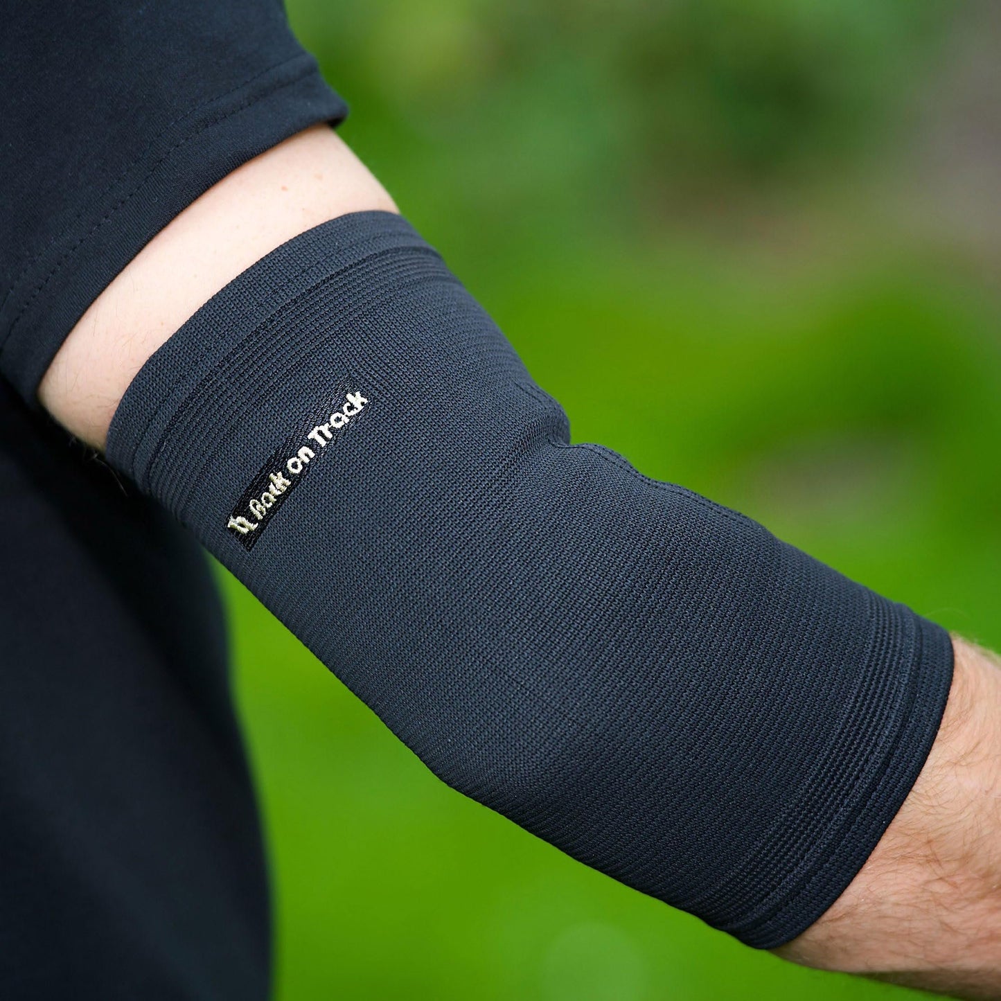 Back on Track Therapeutic 2-Way Stretch Black Elbow Brace - Enhanced Recovery & Support for Tennis, Golf, Training, Work and Daily Activities, Black, S