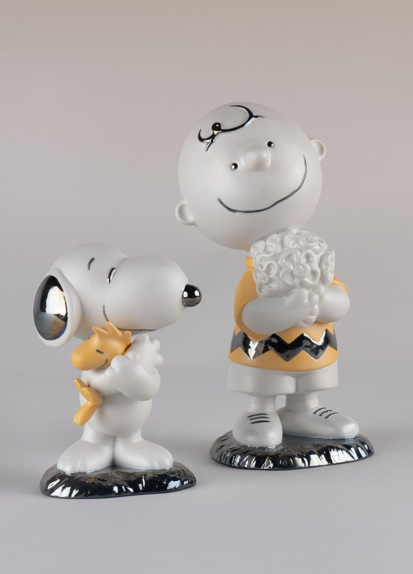 LLADRÓ Snoopy Figurine. Porcelain Snoopy Figure.