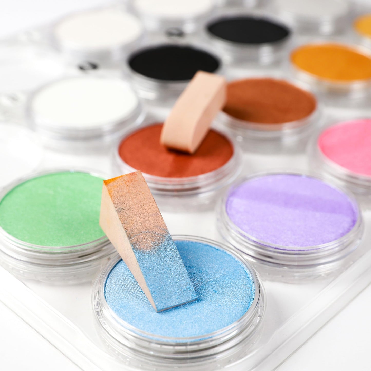 PanPastel Artist Pastels by GOLDEN, Metallics, Pearlescents & Mediums Set, 17 Color, Professional Artist Pastels, Unique Pan Format (cake-like)