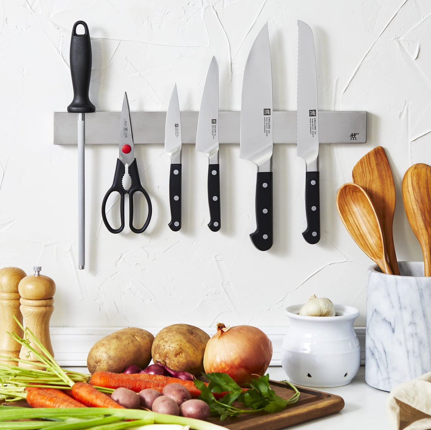 ZWILLING Pro Knife Set with Stainless Magnetic Knife Bar