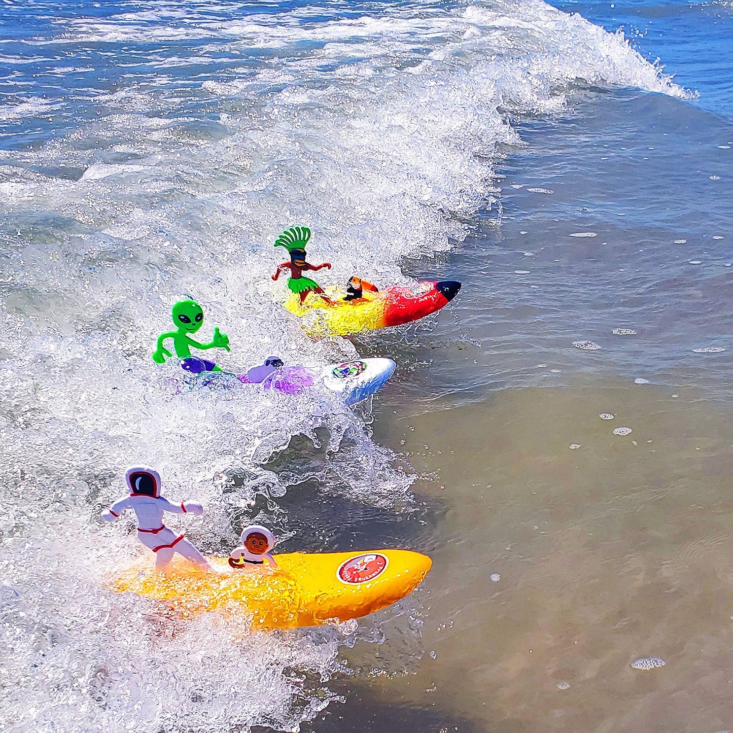 Surfer Dudes Legends & Surfer Pets Wave Powered Mini-Surfer, Pet and Surfboard Beach Toy