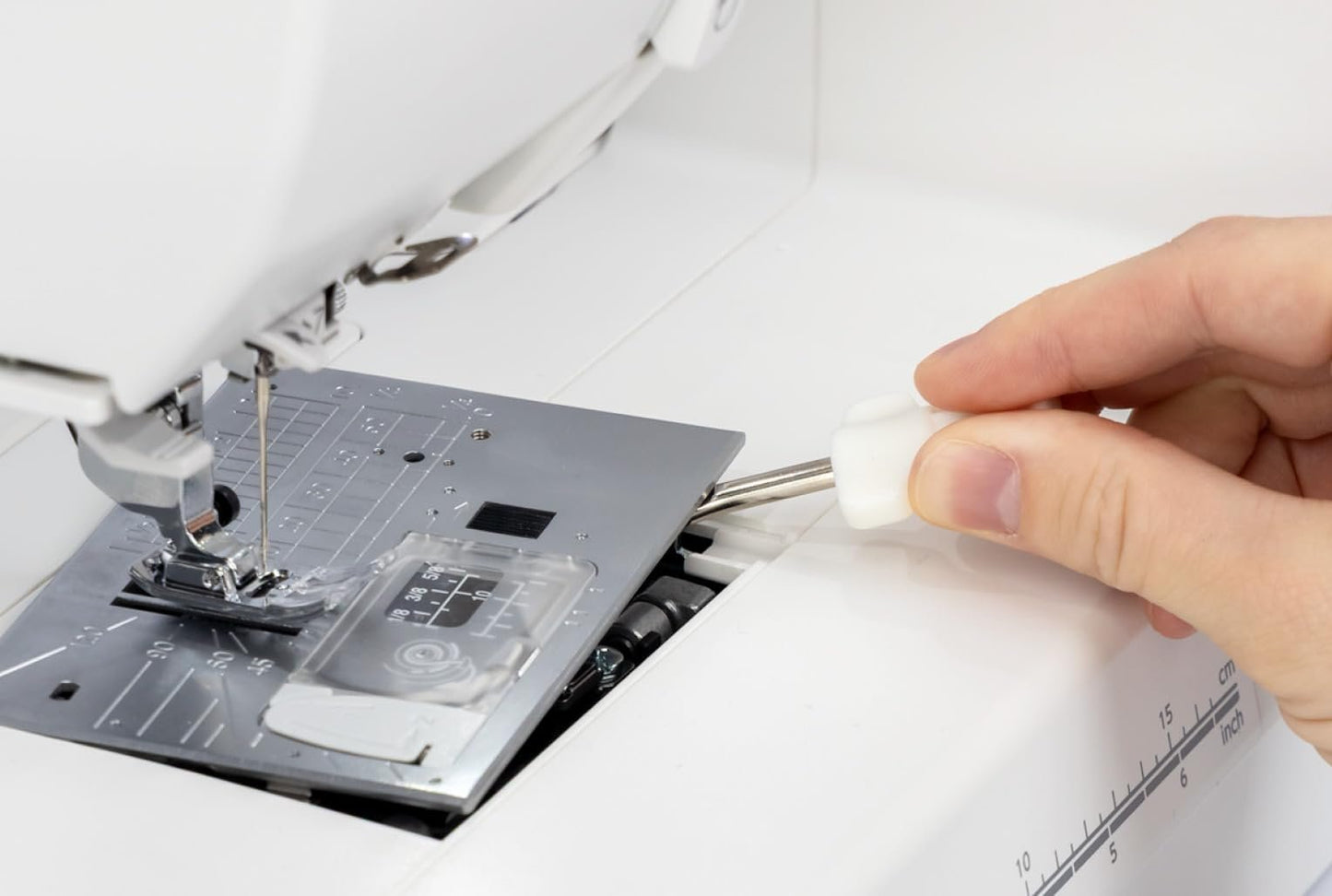 Janome Memory Craft 1000 Combination Sewing & Embroidery Machine - Max Embroidery 5.5" x 5.5"