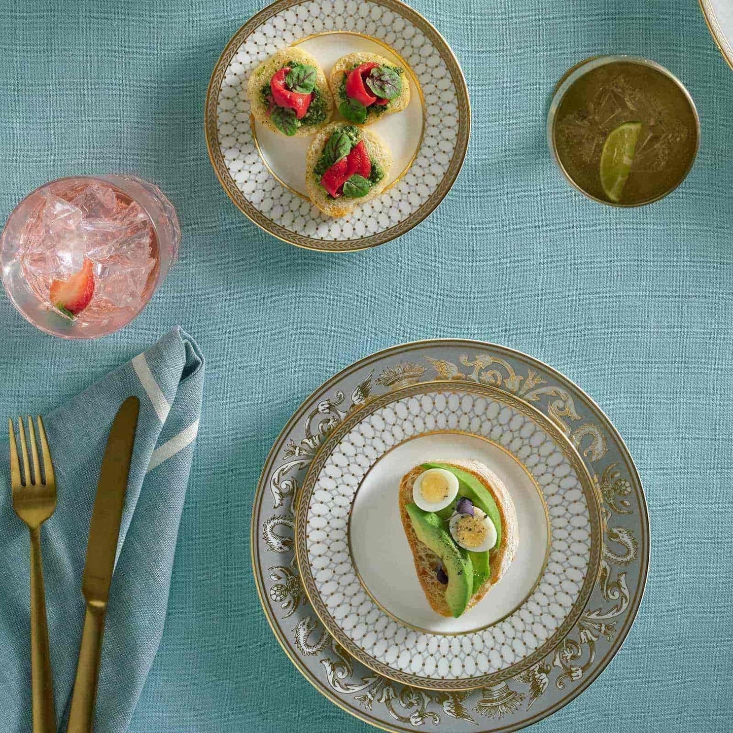 Wedgwood Renaissance Grey Scroll Accent Salad Plate