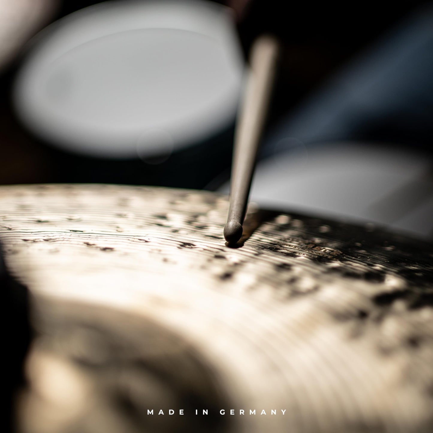 Meinl Stick & Brush Drumsticks, Big Apple Swing 5B — North American Light Maple with Small Acorn Shape Wood Tip — Made in Germany (SB124)