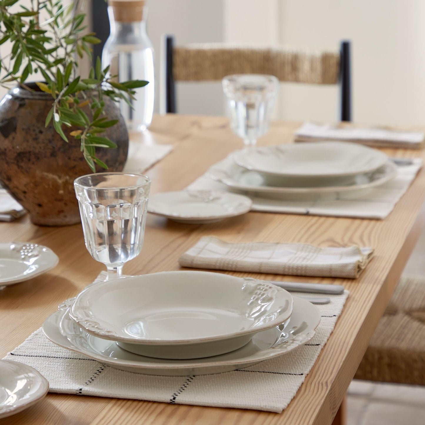 Casafina Ceramic Stoneware 11'' Dinner Plate - Madeira Harvest Collection, Vanilla Crème | Microwave & Dishwasher Safe Dinnerware | Food Safe Glazing | Restaurant Quality Tableware