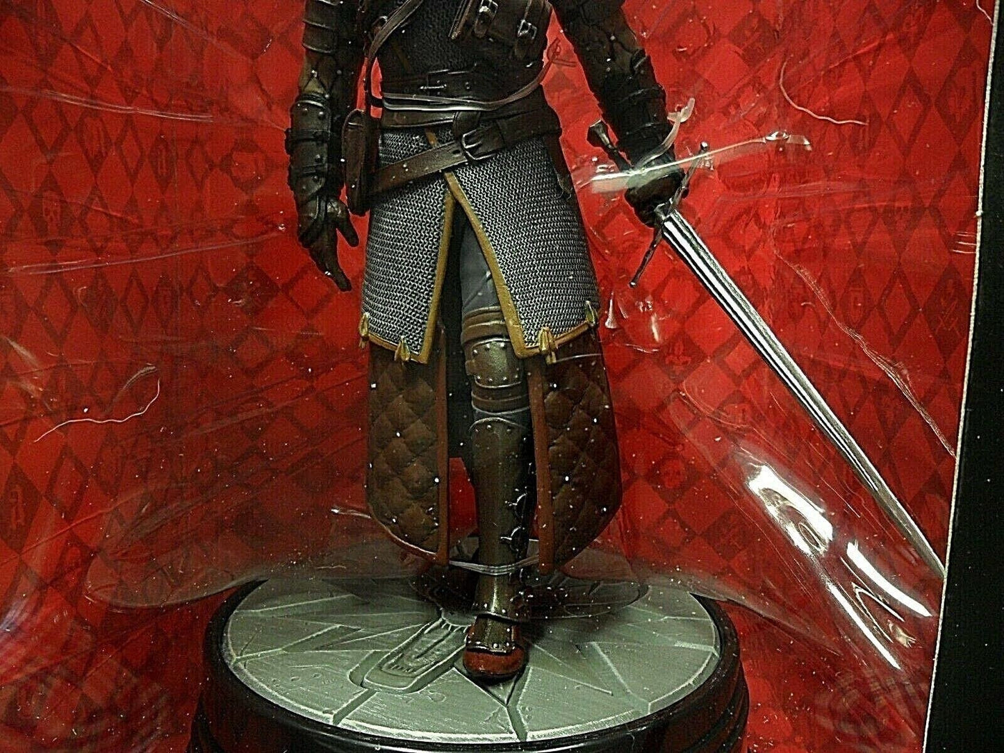 Dark Horse Deluxe The Witcher 3: Wild Hunt: Geralt Grandmaster Ursine Figure