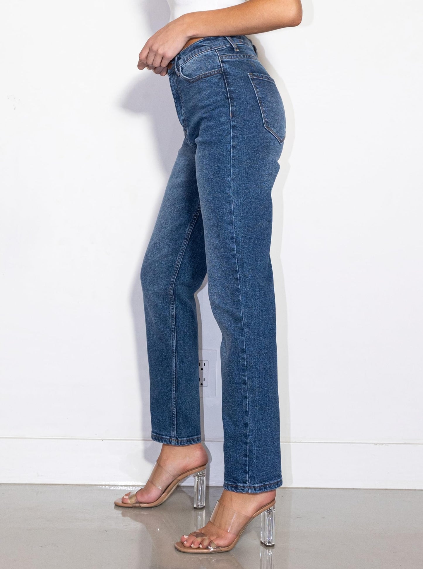 Vibrant Women’s Loose Mom Jeans – 90’s Vibe High Waisted Casual Rolled Hem Crop Stretch Denim Pants