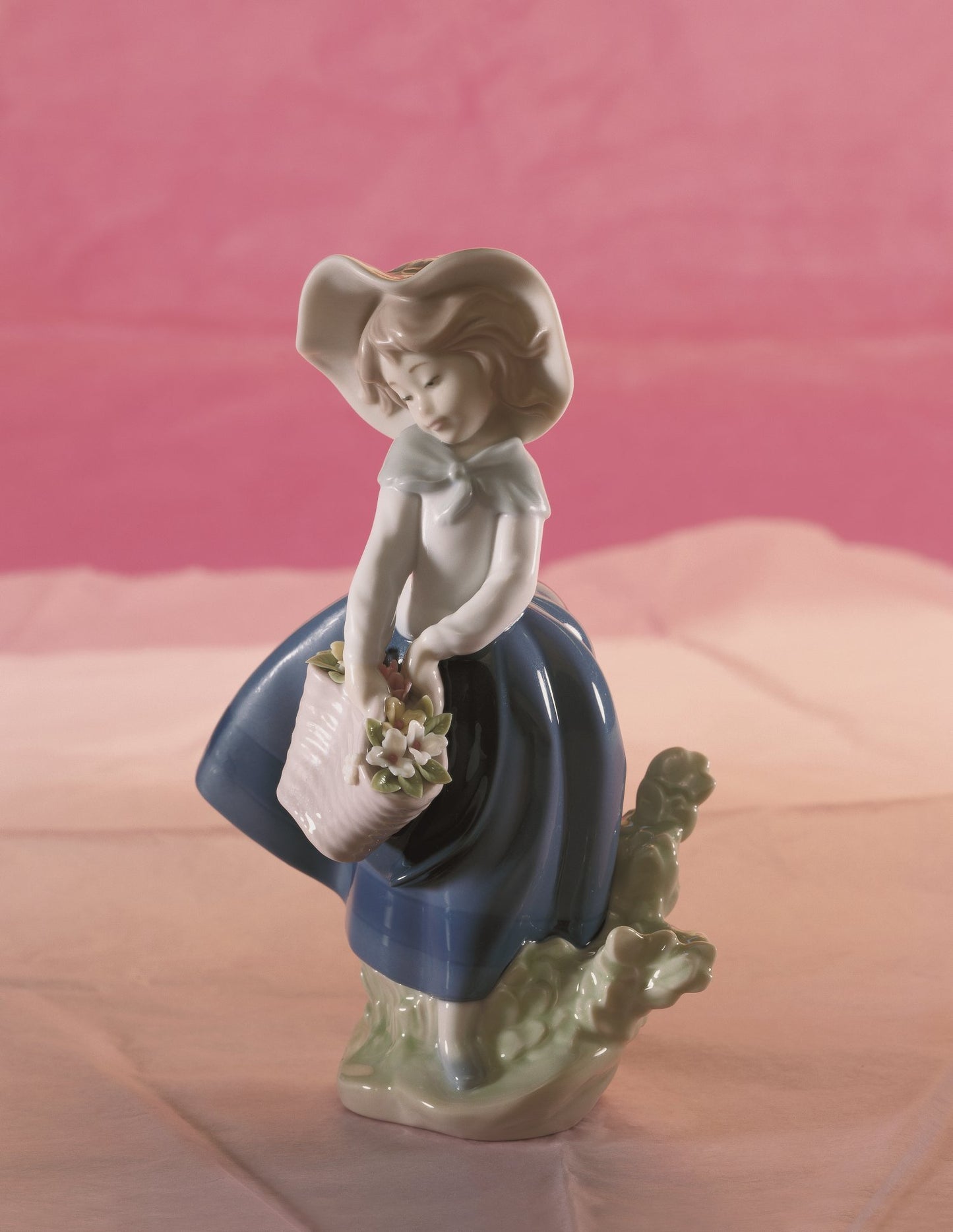 LLADRÓ Glossy Porcelain Figure Pretty Pickings of a Girl. Decorative Porcelain Figurine of a Little Girl with Flowers.