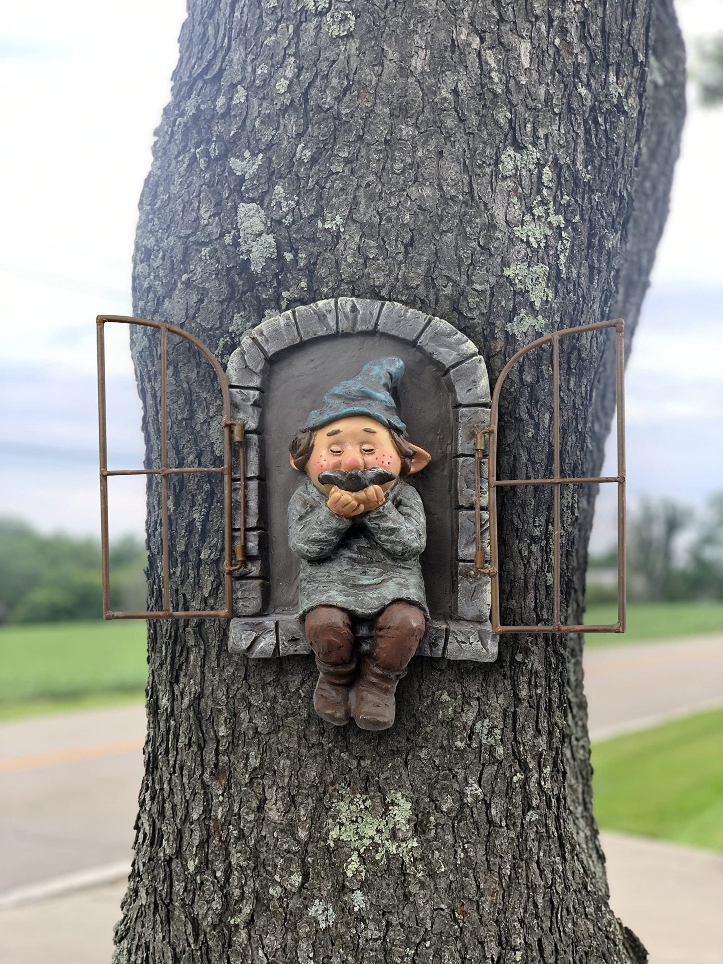 Red Carpet Studios 49063 Woodland Tree Face, Gnome in Window,9 6" H x 6.6" W