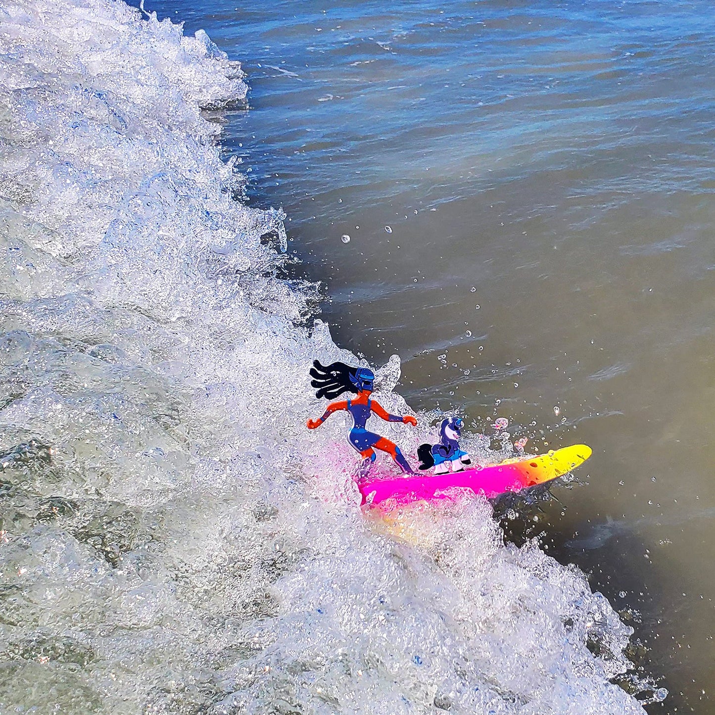 Surfer Dudes Legends & Surfer Pets Wave Powered Mini-Surfer, Pet and Surfboard Beach Toy