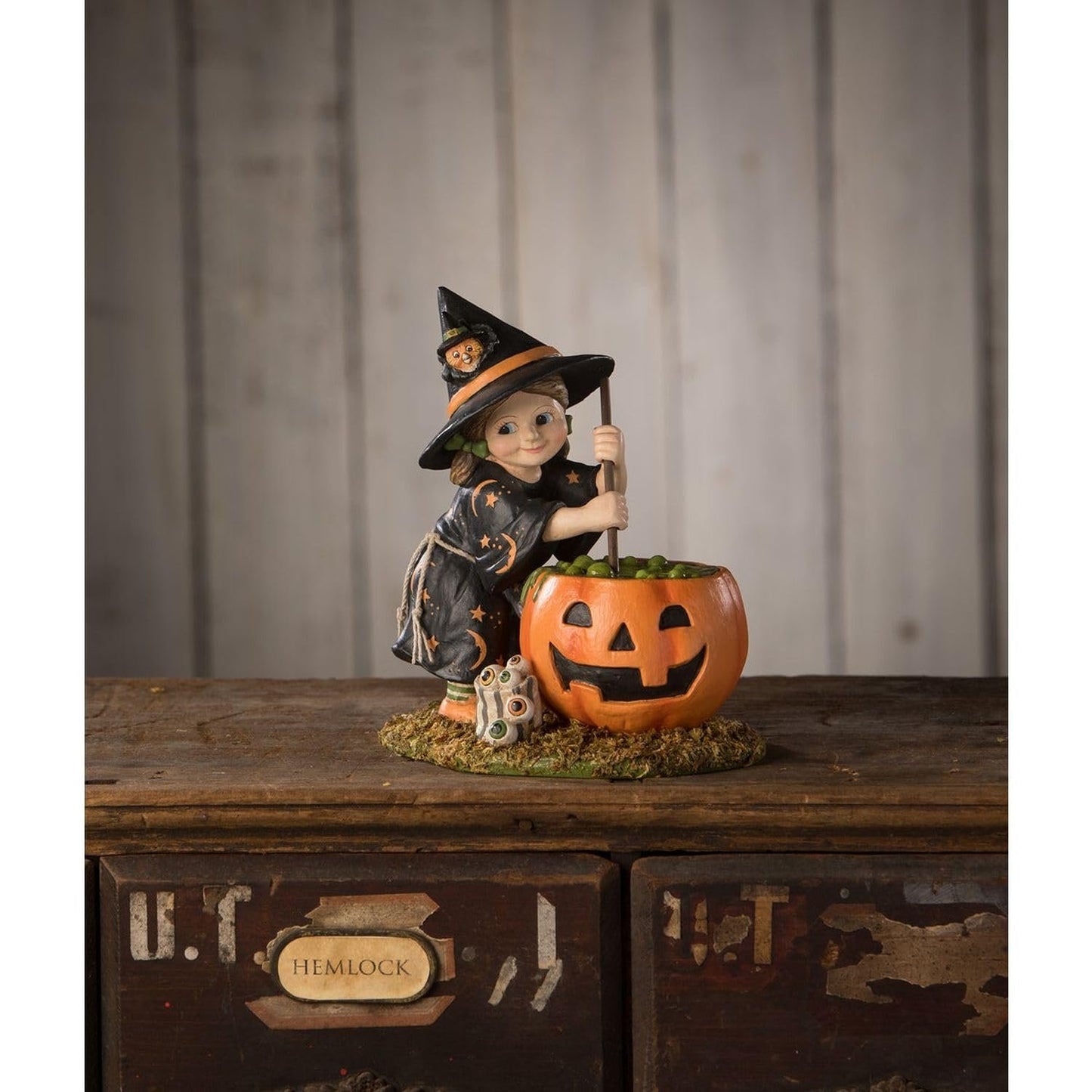Bethany Lowe Resin Pumpkin Brewing Piper Figurine, Multicolor