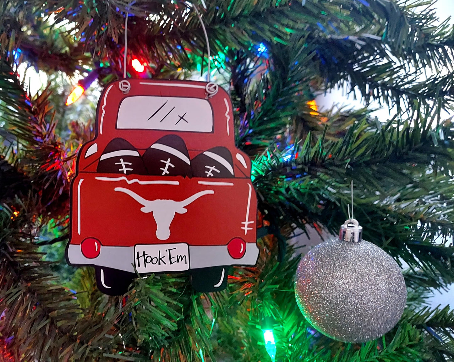 NCAA Wooden Ornament - Pick-up Truck, Footballs & Team Logo Design w/Plaid Ribbon by Magnolia Lane for NCAA Fans, Students or Alumni - Home Decor