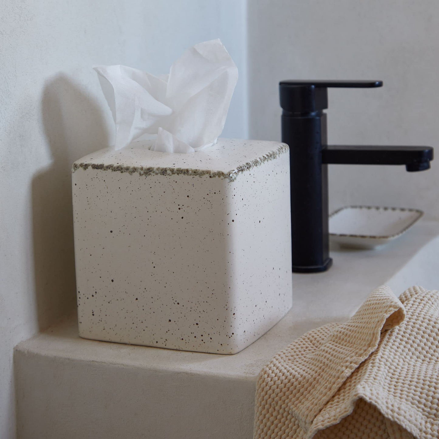 Casafina Ceramic Boutique Tissue Box Cover - Toscana Collection, Aglio | Stoneware Bathroom Accessories | Quality Bath Decor | 8'' x 9.75'', 203 oz.