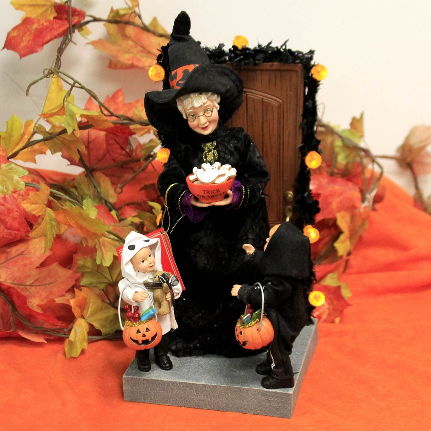 Department 56 Possible Dreams Halloween Mrs. Claus and Trick-or-Treaters Boo Lit Figurine, 14 Inch, Multicolor,6006454