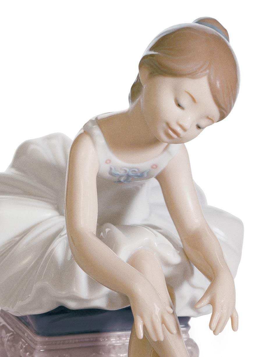 LLADRÓ Little Ballerina I Girl Figurine. Porcelain Ballerina Figure.