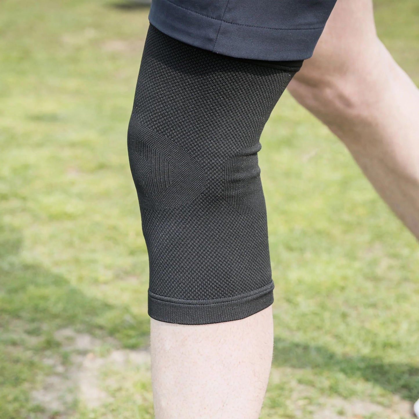 Back on Track Unisex Physio Knee Brace - Support 4-Way Stretch Welltex Supportive Brace for Running, Working Out, Weight Lifting, Sports and Recovery Support