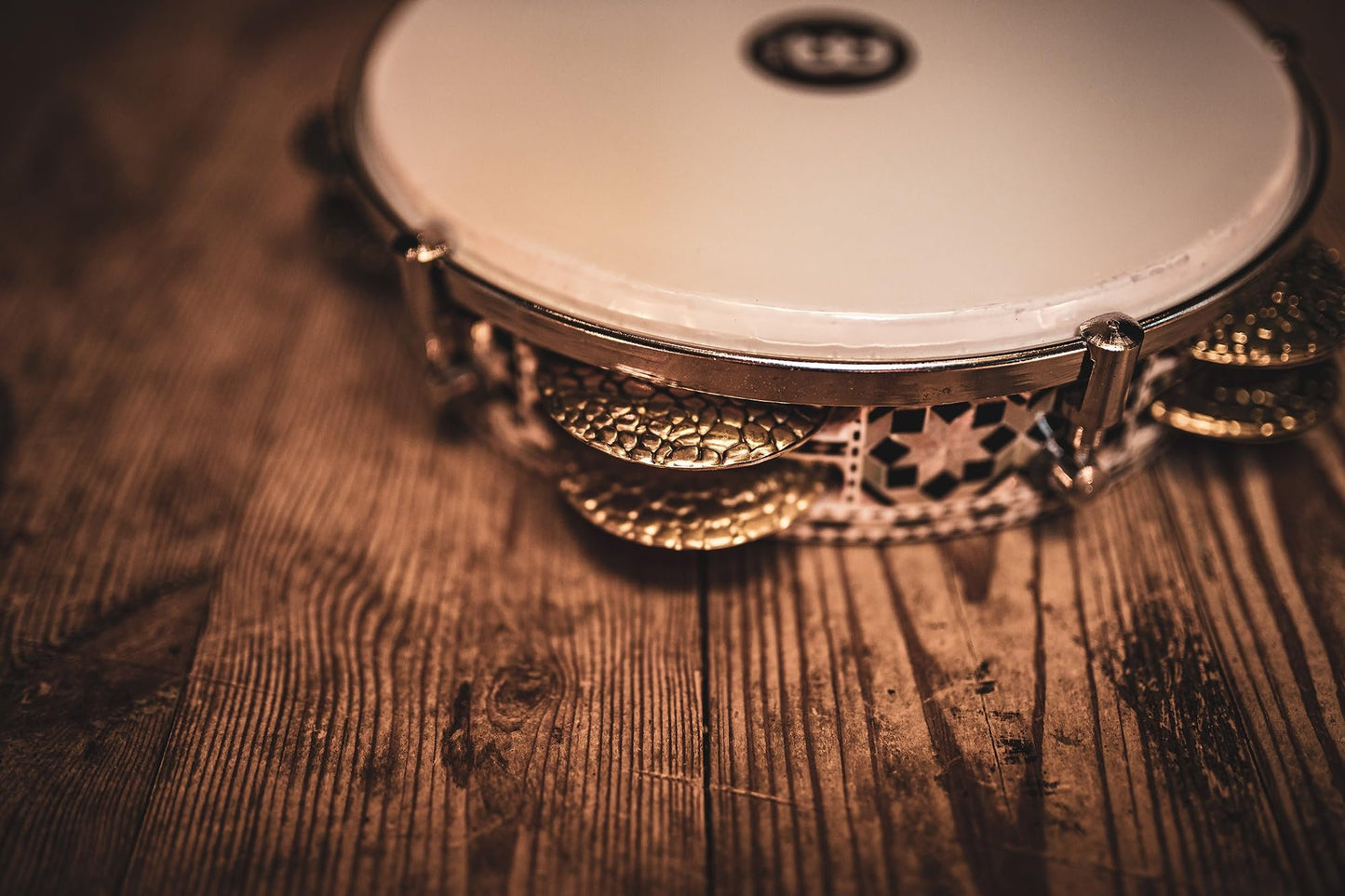 Meinl Percussion Artisan Edition Riq Drum with Brass Jingles for Arabic Folk/Classical Music — Made in Egypt — 8 3/4" Synthetic Head and Wood Frame, White Pearl Mosaic Royal, 2-Year Warranty (AERIQ1)