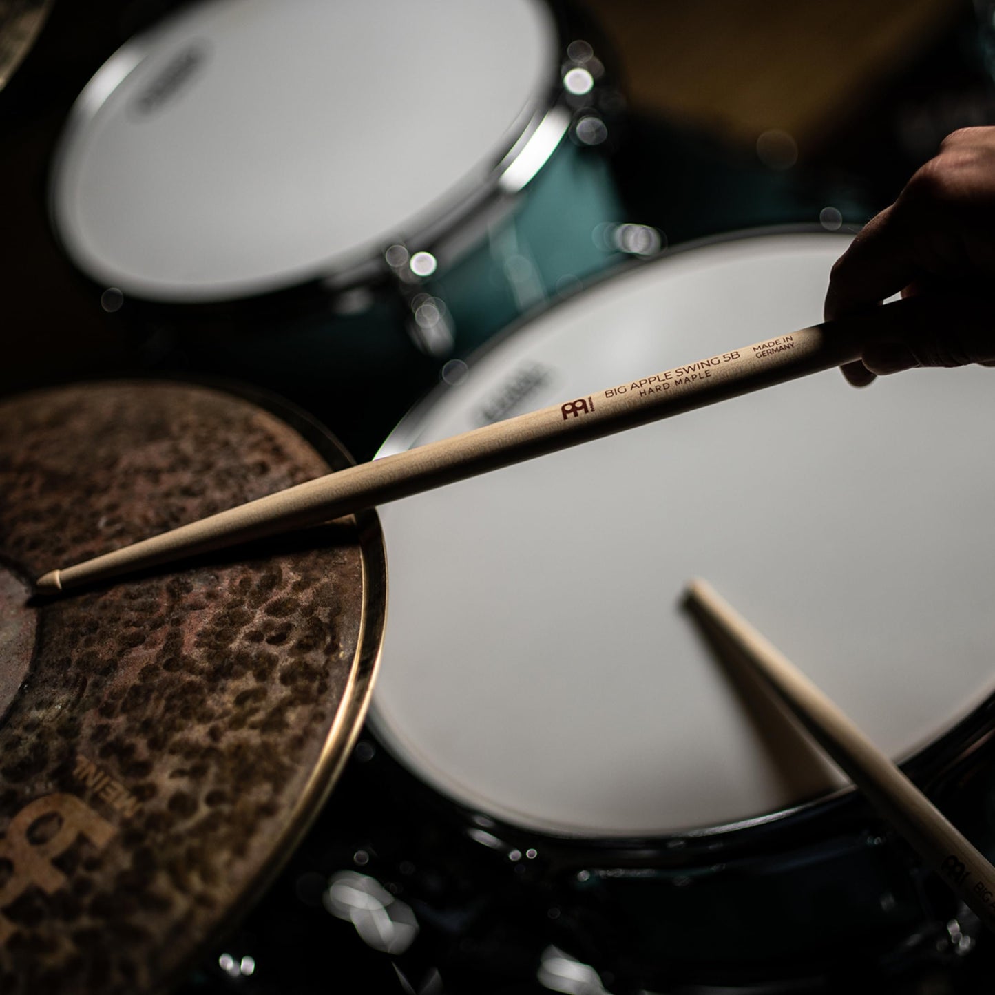 Meinl Stick & Brush Drumsticks, Big Apple Swing 5B — North American Light Maple with Small Acorn Shape Wood Tip — Made in Germany (SB124)