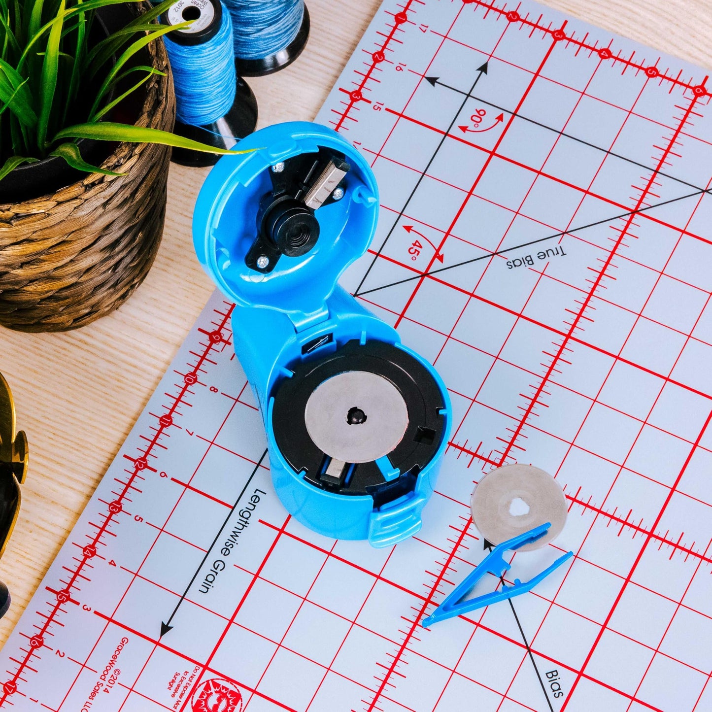 TrueCut TrueSharp 2 Rotary Cutter Blade Sharpener – Fast, Easy Diamond Grit Sharpener for 28mm, 45mm & 60mm Blades – Quilting and Sewing Tool