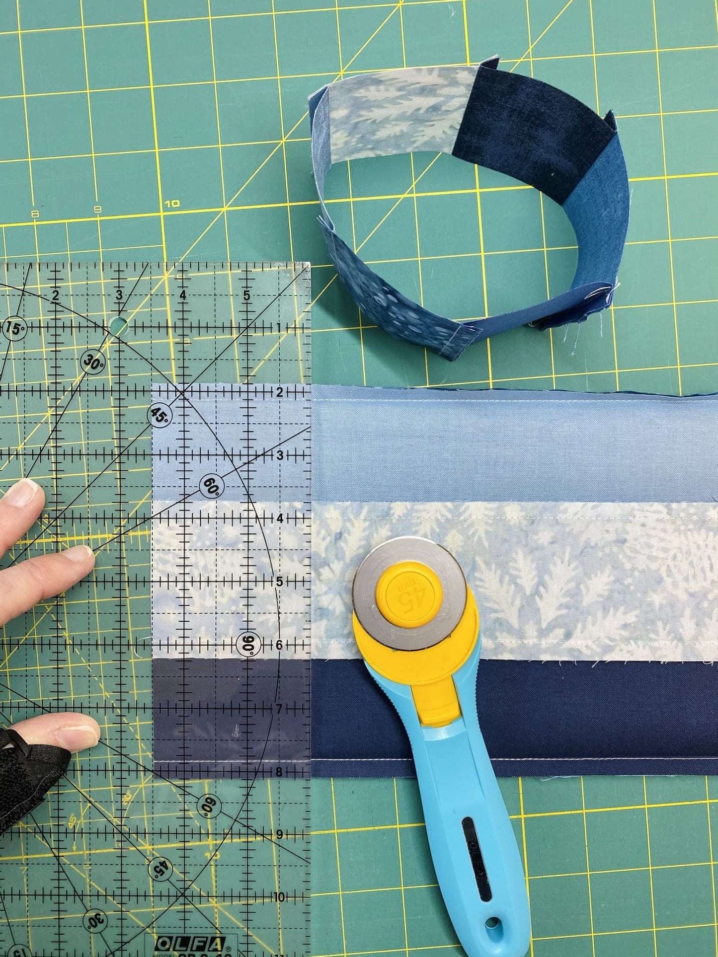 OLFA 45mm Quick-Change Rotary Cutter (RTY-2/C) - Rotary Fabric Cutter w/Blade Cover for Crafts, Sewing, Quilting, Replacement Blade: OLFA RB45-1 (Aqua)
