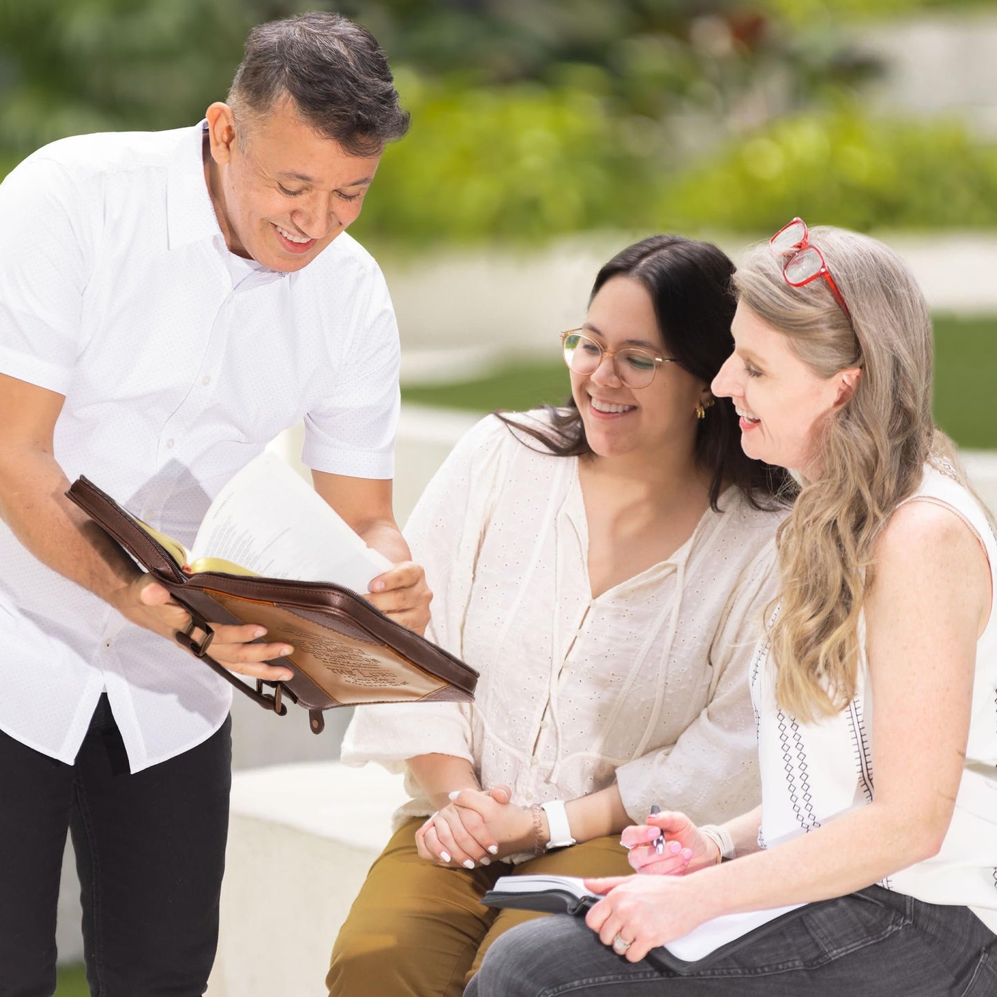 Christian Art Gifts Classic Bible Cover Be Strong and Courageous Joshua 1:9 Faux Leather, Saddle Tan/Brown