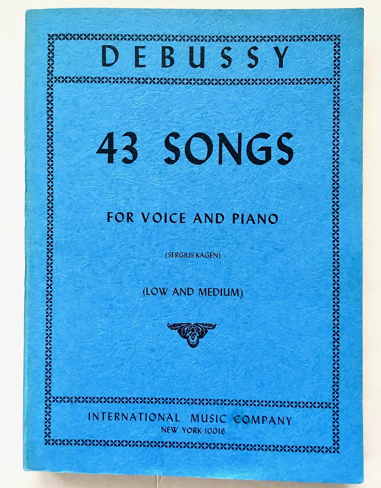 Debussy: 43 Songs for Voice and Piano (Low and Medium) (No. 1136)