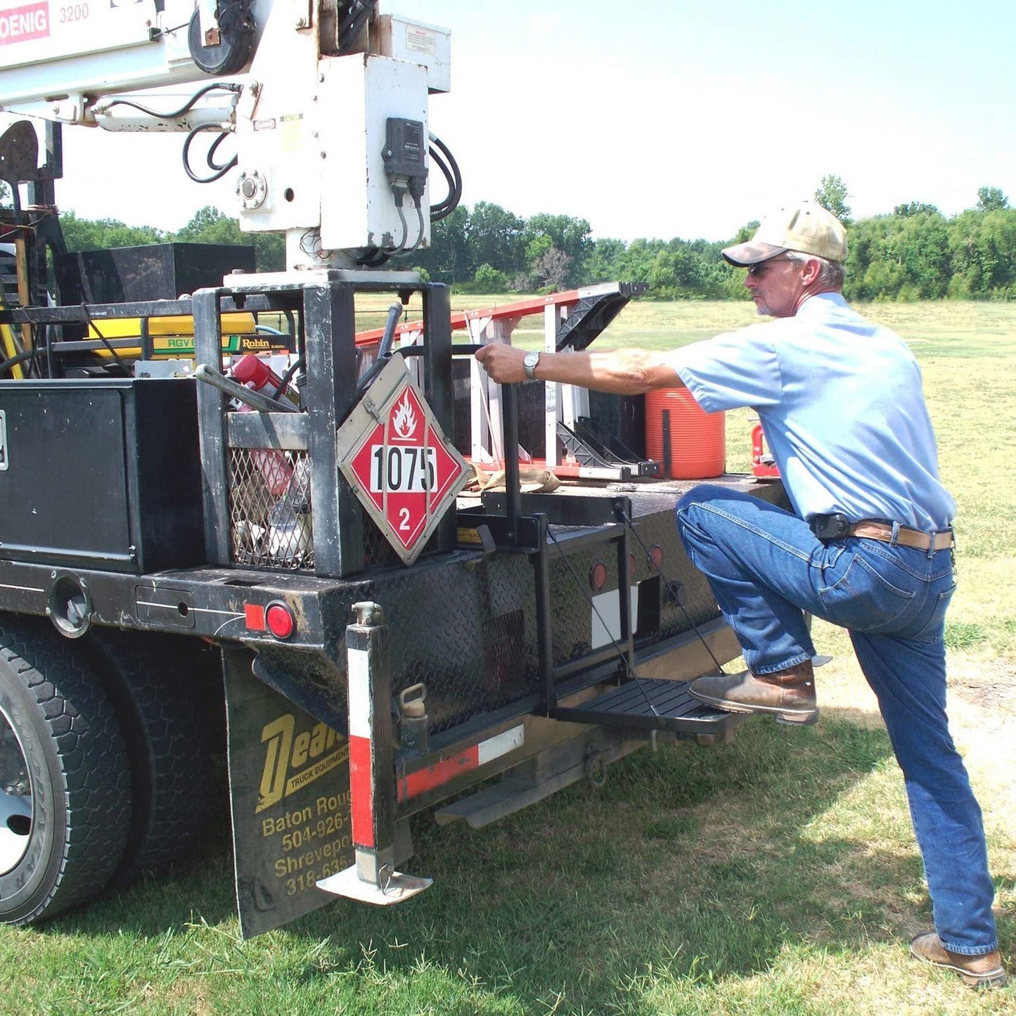 Great Day Truck N' Buddy Folding Tailgate Step/Seat Platform for Work Flatbed Trucks and Equipment Trailers - 300 lbs Weight Capacity - Black Powder-Coated Finish, TNB2000B