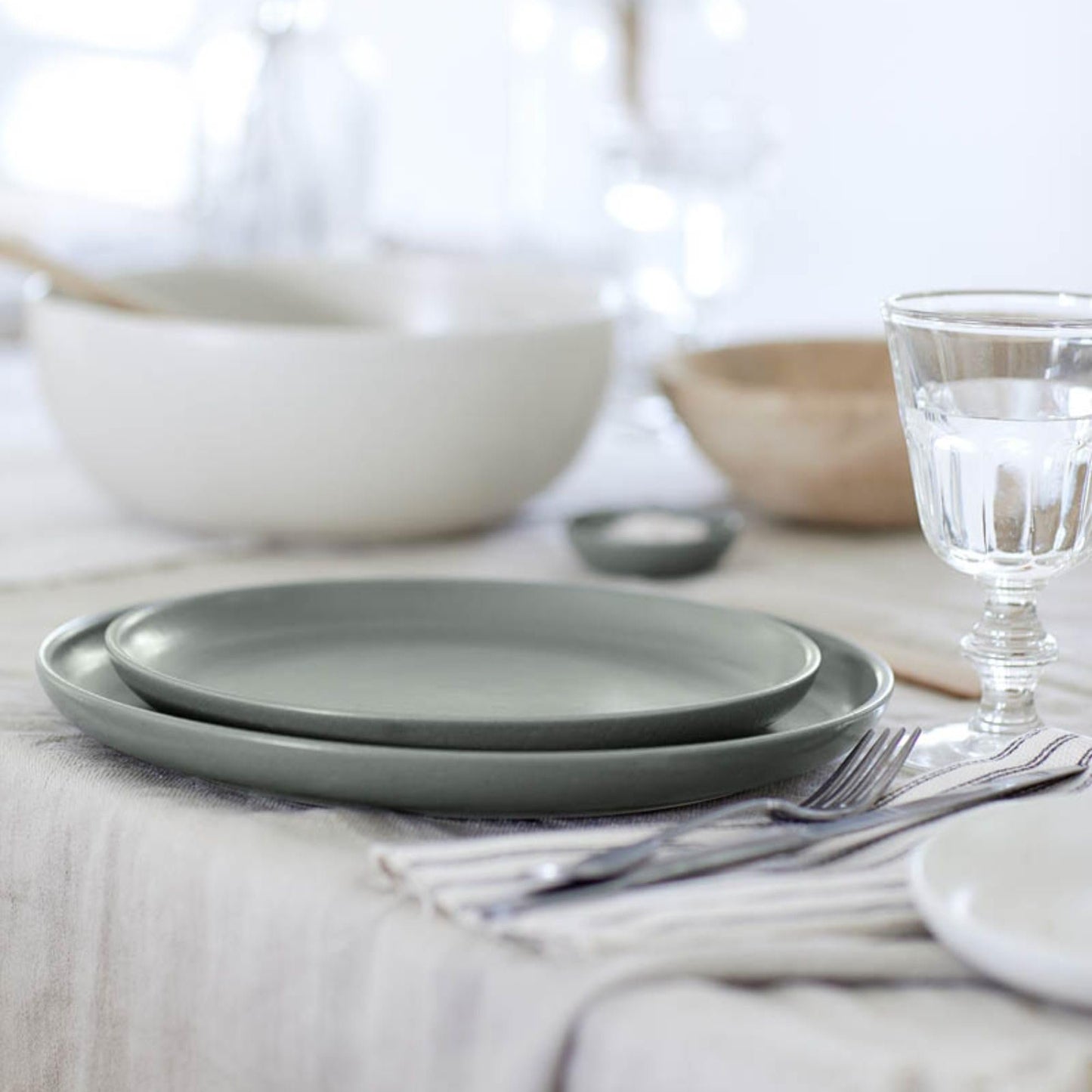 Casafina Ceramic Stoneware Serveware - Pacifica, Vermont, & Monterosa Collections | Microwave, Oven & Freezer Safe Dinnerware | Food Safe Glazing | Restaurant Quality