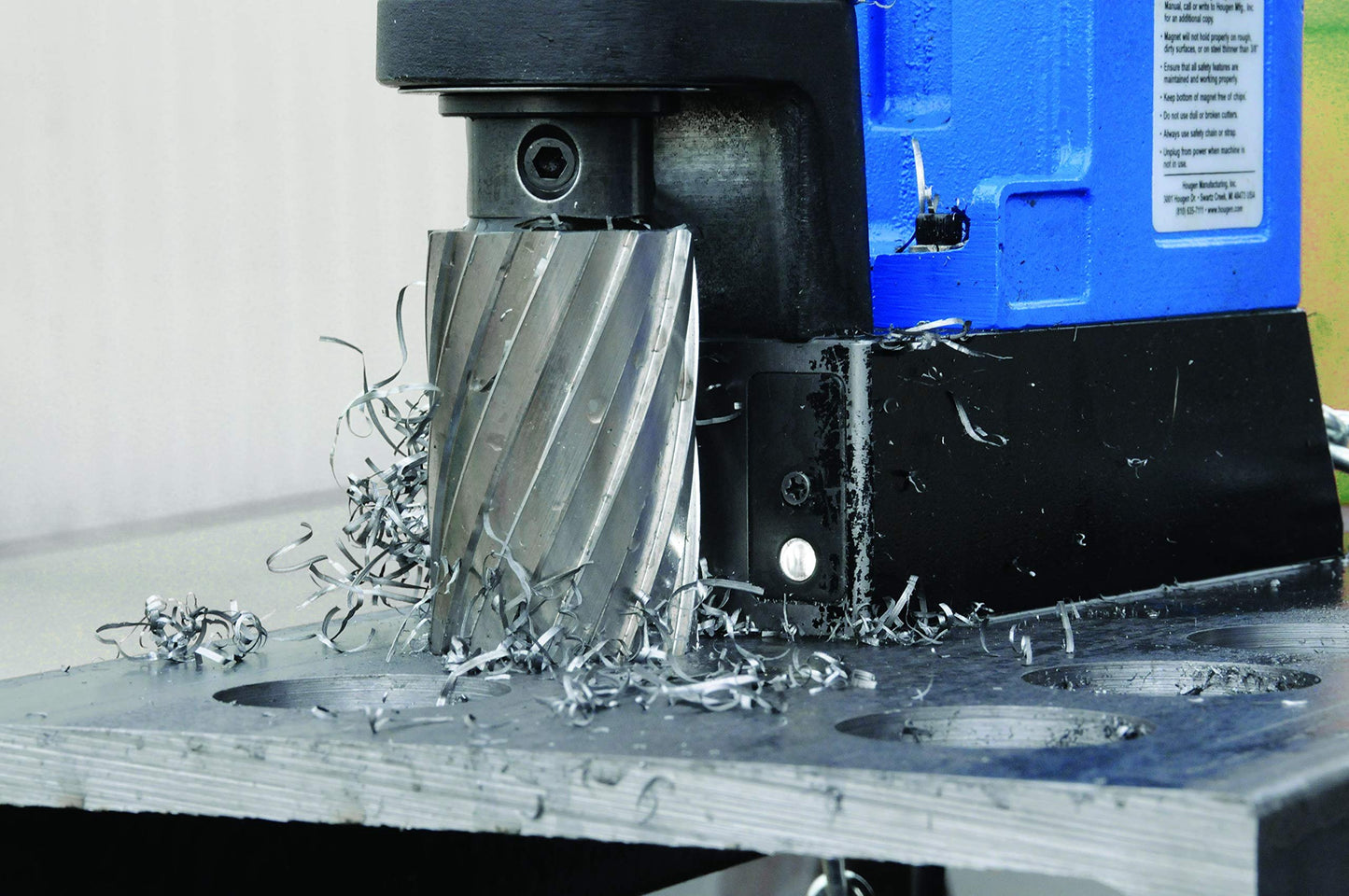 Hougen HMD904 115-Volt Magnetic Drill with Integrated Coolant Bottle