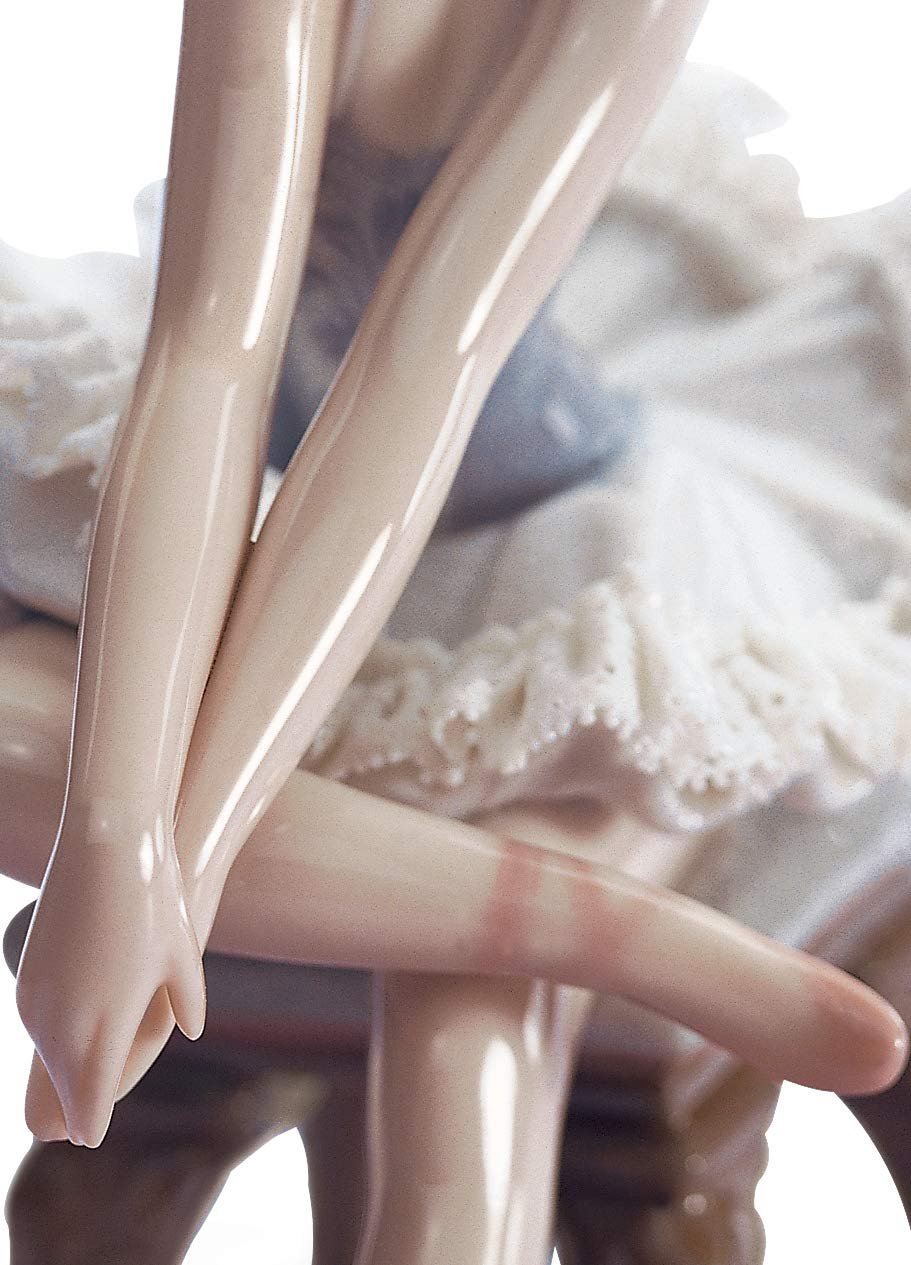LLADRÓ Opening Night Girl Ballet Figurine. Porcelain Ballerina Figure.