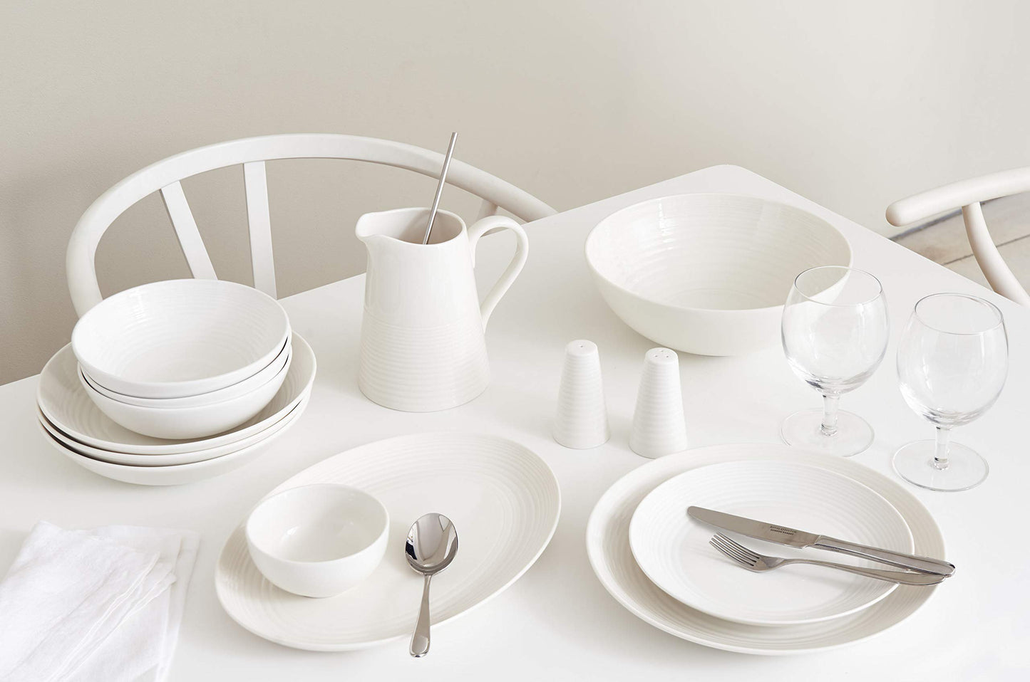 Royal Doulton Exclusively for Gordon Ramsay Maze White Serving Bowl, 11.8