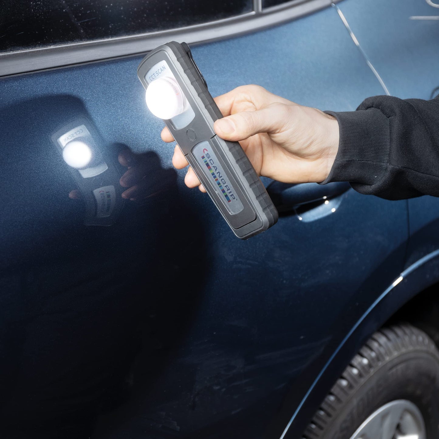 SCANGRIP SUNMATCH 4, Rechargeable Handheld LED Work Light for Detailing and Color Match, 500 Lumen, Stepless CCT Scan 2500K to 6500K, Built in Magnet and Pocket Clip, Waterproof (IP65), Diffuser