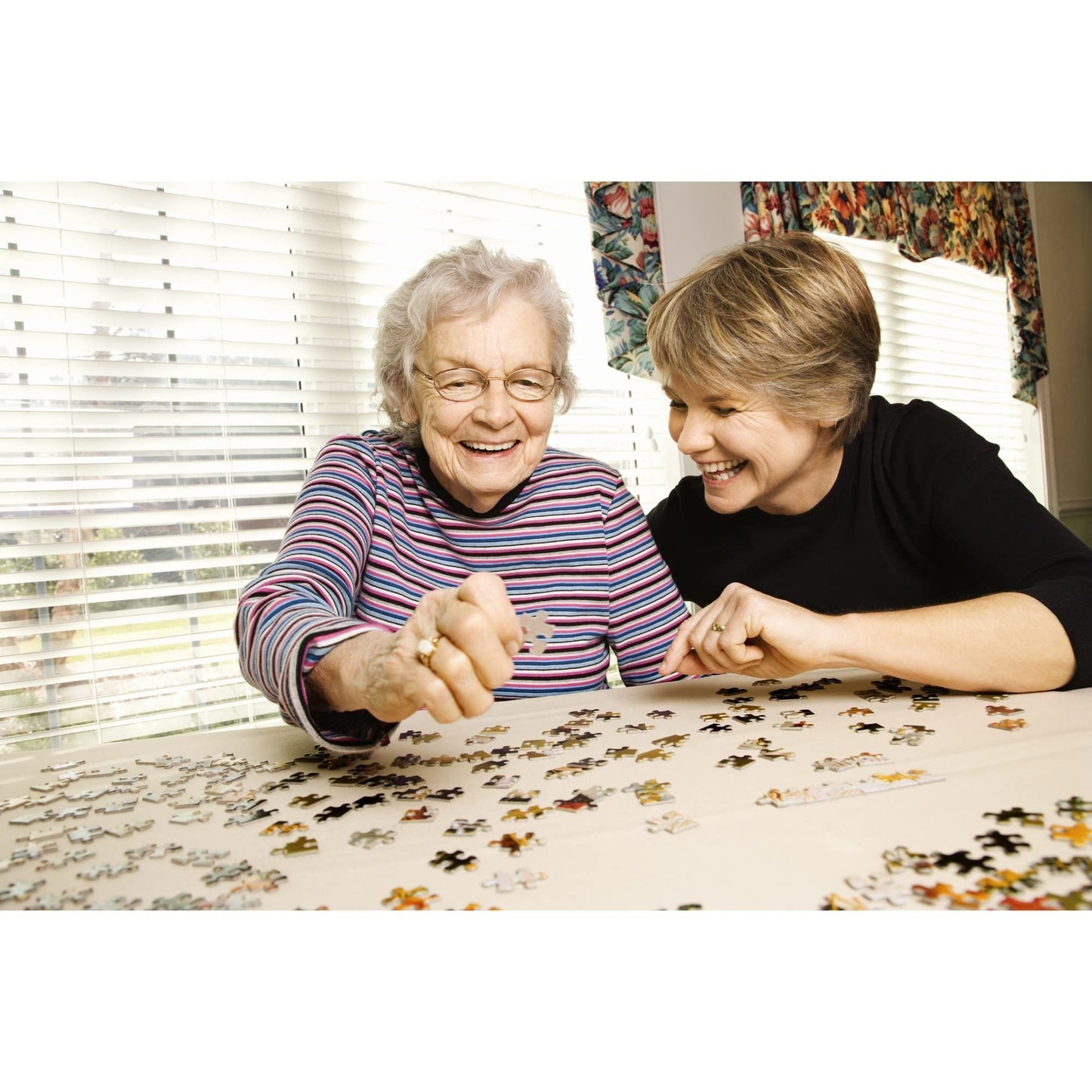 SUNSOUT INC - The Quilt Lodge - 1000 pc Jigsaw Puzzle by Artist: Tom Wood - Finished Size 20" x 27" - MPN# 28594