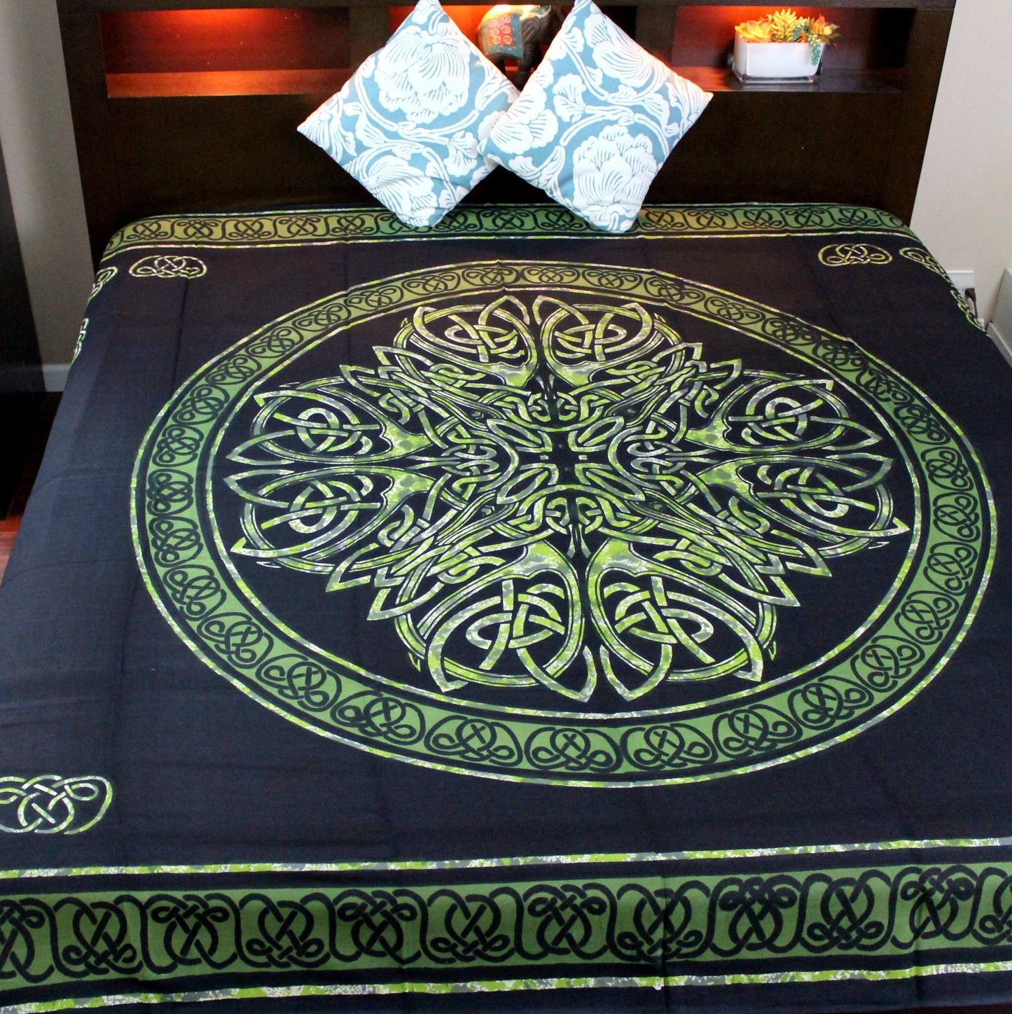 India Arts Cotton Celtic Circular Knot Print Tapestry Bedspread- Queen
