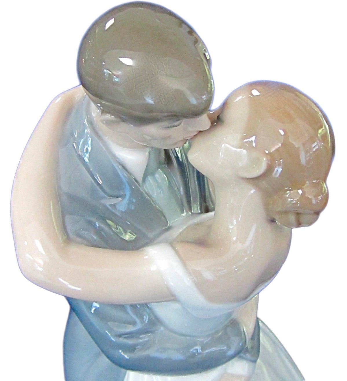 Nao figurine by Lladro 02001613 A Kiss Forever 1613- Beautiful porcelain statue -Bride with a long dress, Groom, Kissing Couple, Nice, Elegant, Romantic ,Wedding gift collectibles new