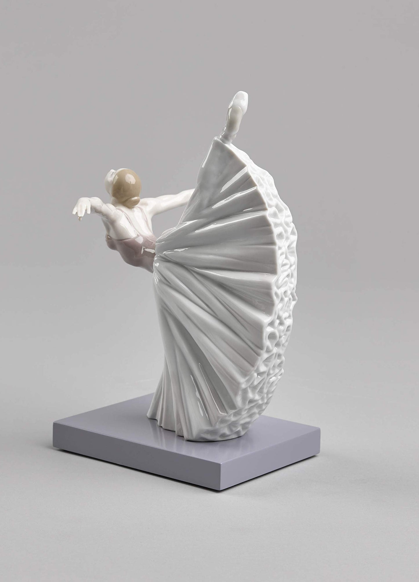 LLADRÓ Giselle Arabesque Ballet Figurine. Porcelain Ballerina Figure.