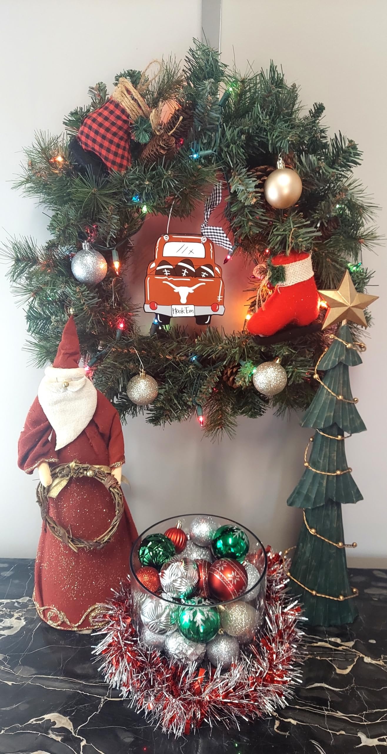 NCAA Wooden Ornament - Pick-up Truck, Footballs & Team Logo Design w/Plaid Ribbon by Magnolia Lane for NCAA Fans, Students or Alumni - Home Decor