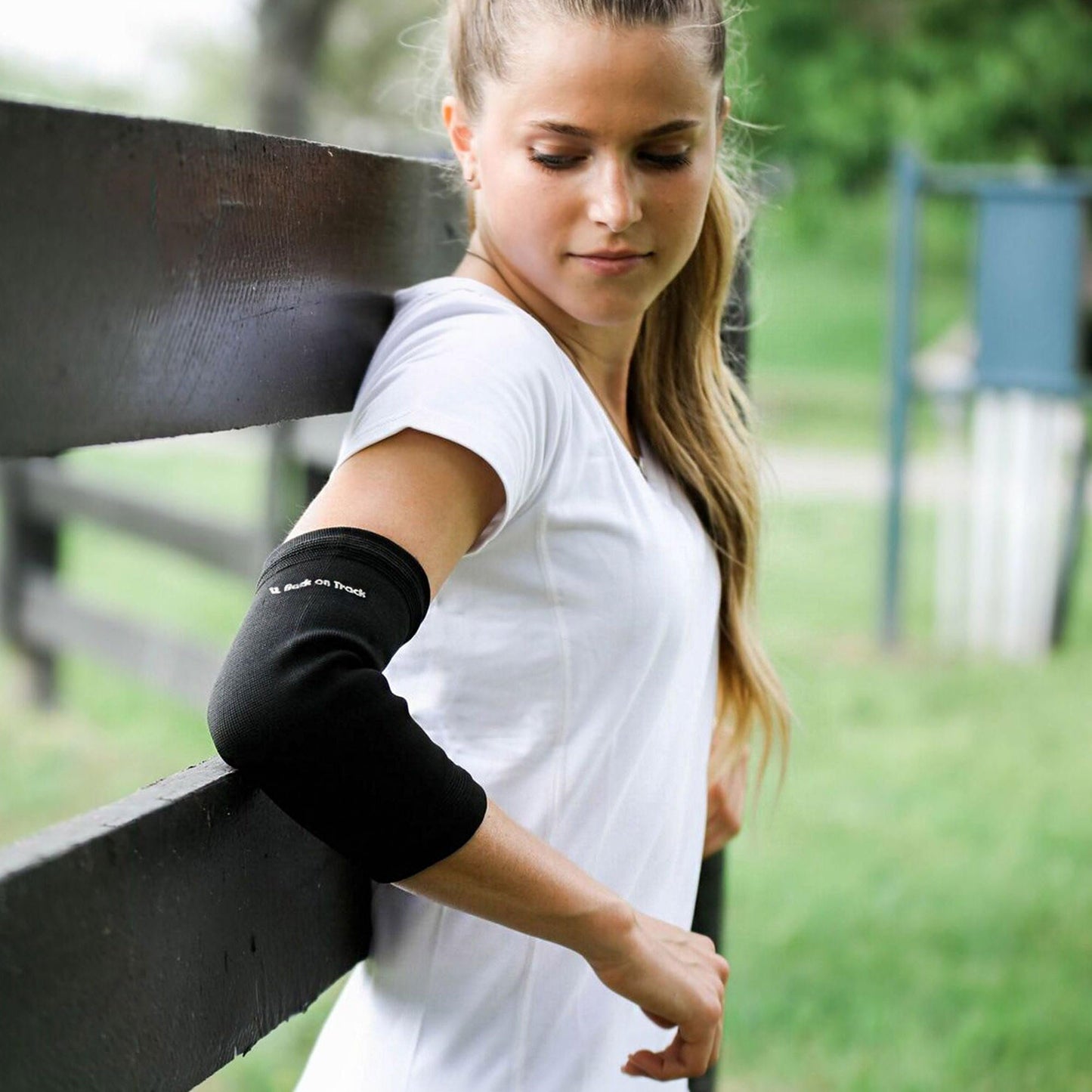 Back on Track Therapeutic 2-Way Stretch Black Elbow Brace - Enhanced Recovery & Support for Tennis, Golf, Training, Work and Daily Activities, Black, S